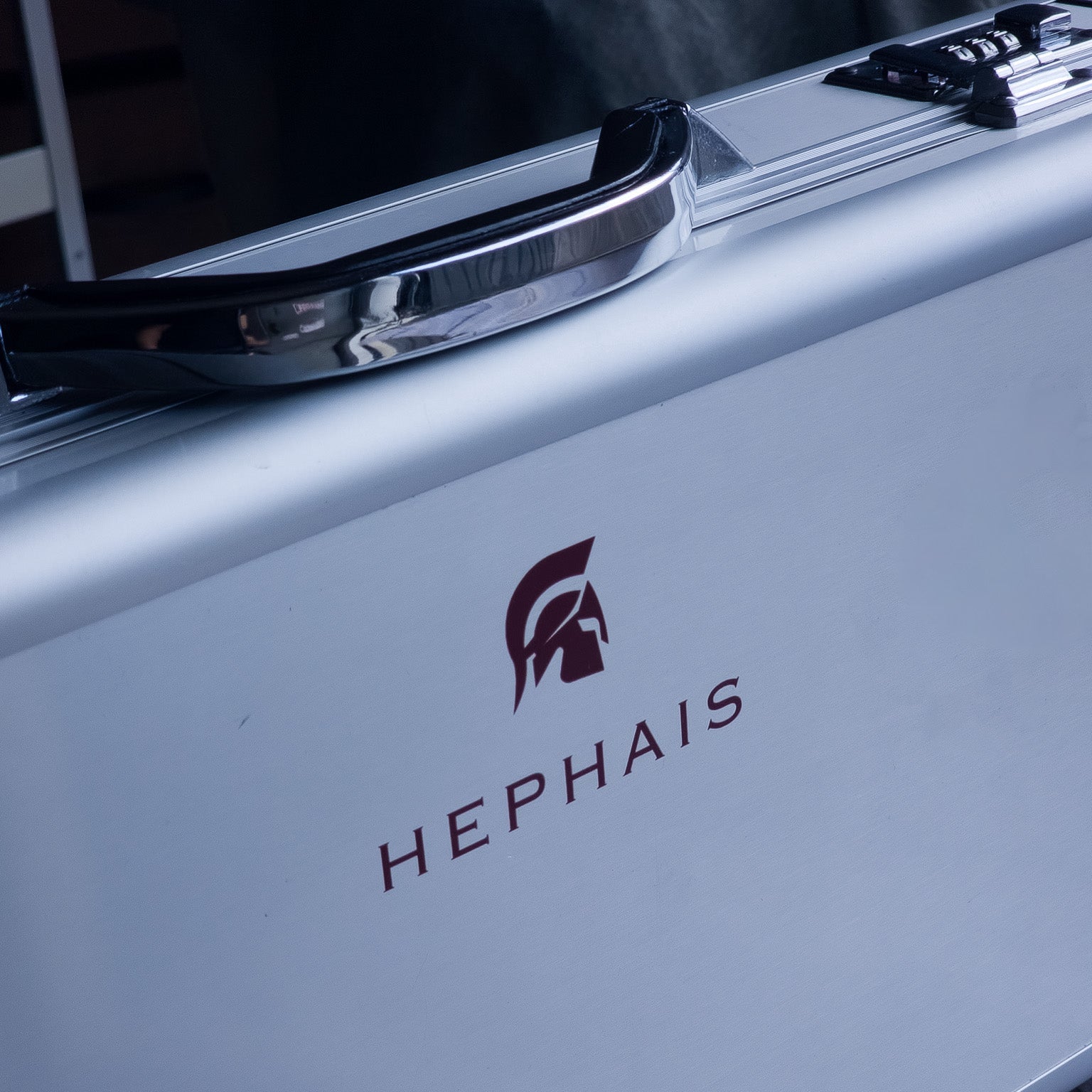 Aluminium knife case