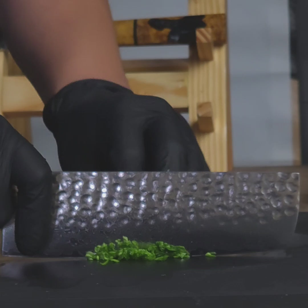 Aurora nakiri chopping