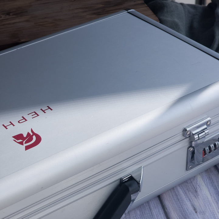 Aluminium knife case